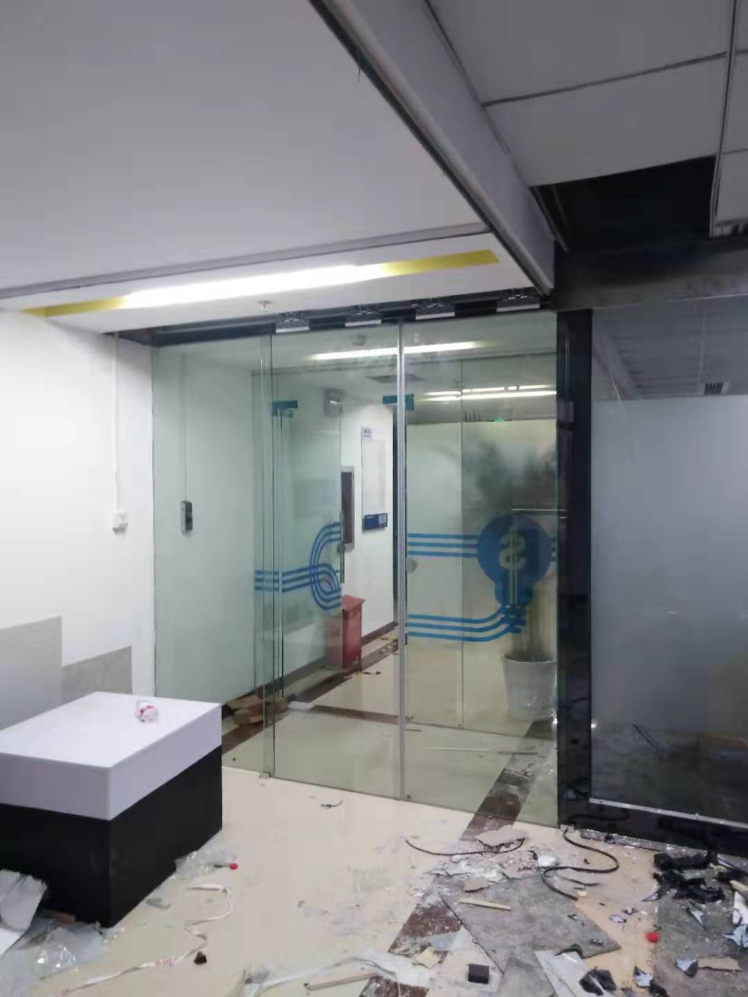 Baoan Yutang automatic door installation customization / automatic door maintenance in Shiyan Industrial Zone