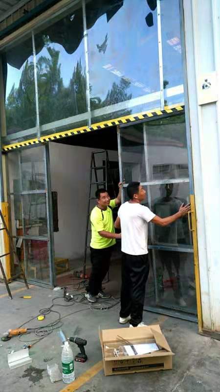 Why does Guangming cake shop use automatic glass sensing door